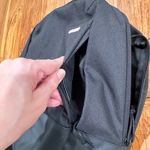 Incase Backpack - Picture 6 of 11